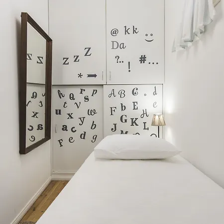 Universal Apartment *